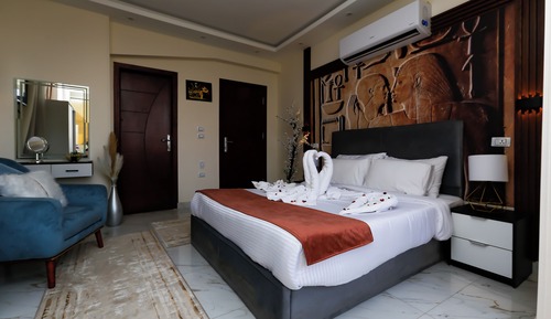 Classic Double Room, 1 King Bed, Mountain View