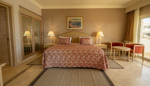 Executive Suite, Sea View (Queen or Twin Bed)