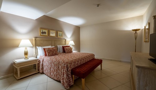 Executive Suite, 1 Queen Bed, Garden View