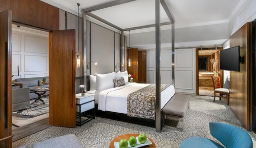 Deluxe Suite, City View
