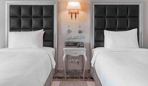 Family Room, Connecting Rooms