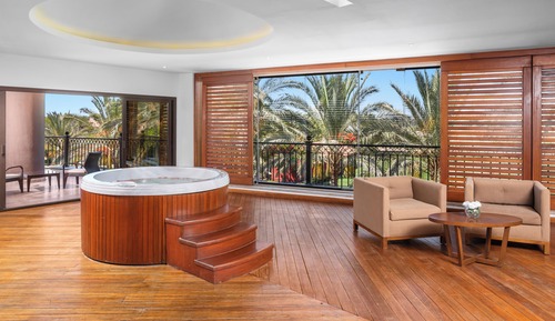 Royal Suite, 1 King Bed, Smoking