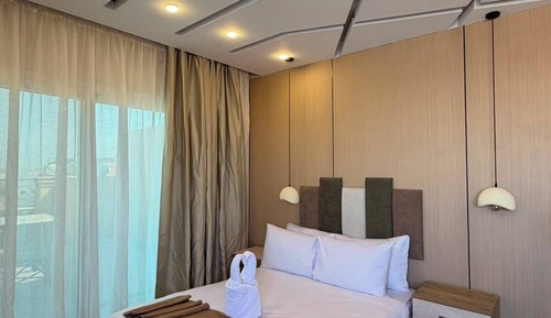 Suite with Private Terrace & Pyramids View
