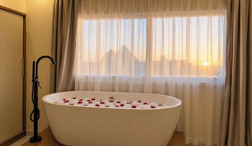 Queen Suite with Private Jacuzzi & Pyramids View