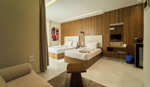 Panoramic Twin Room With Pyramids View