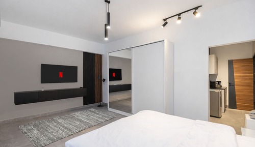 Basic Studio, 1 Queen Bed, City View
