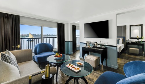 Executive Suite with 1 kingsize bed, River side