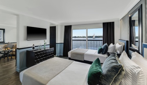 Junior Suite with 1 double bed and sofa, River Side
