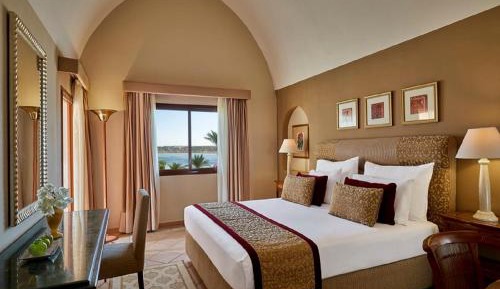 Junior Suite, Queen Bed, Pool or Sea View