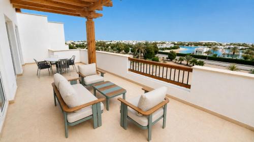 Two-Bedroom Apartment with Lake View