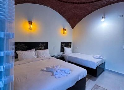 Deluxe Double Room (2 Adults + 1 Child)