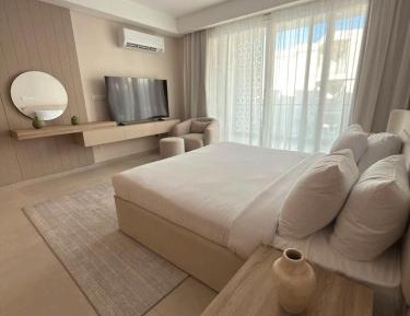 Deluxe Double Room with Side Sea View