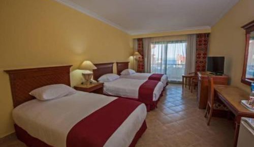 Triple Room with Pool View