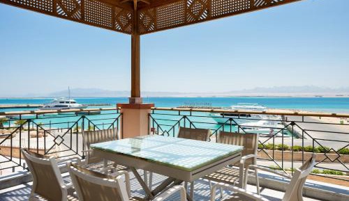 Three-Bedroom Apartment with Marina View