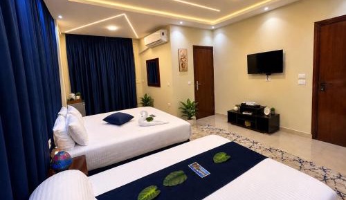 Deluxe Family Room