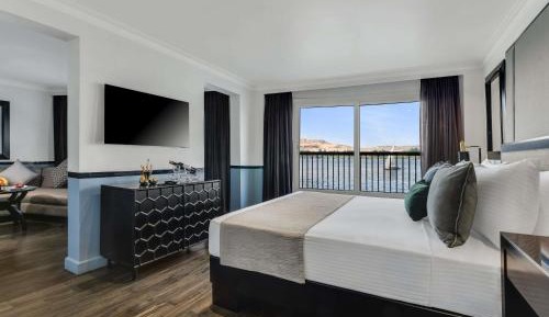 Junior Suite with One Double Bed and Sofa - River Side
