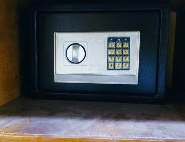 Room #1549996306