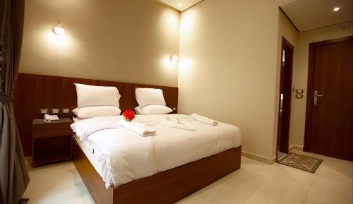 Standard Queen Room
