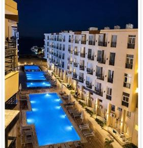 Deluxe One-Bedroom Apartment with Ocean View