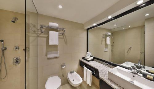 Deluxe King Suite with Pool View