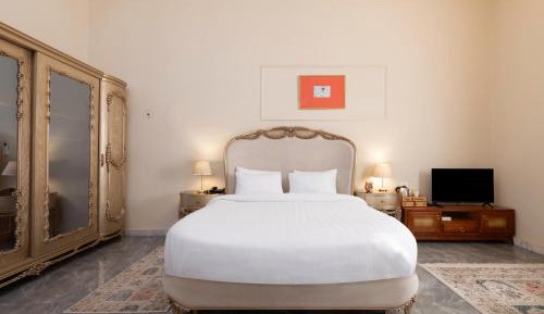 Deluxe Double Room (2 Adults + 1 Child)