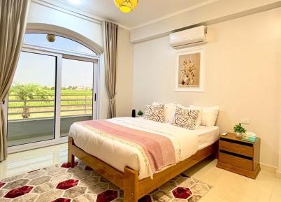 Suite with Mountain View