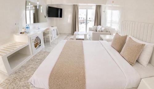 Suite with Pool View