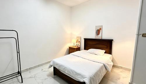 Single Room with Shared Toilet