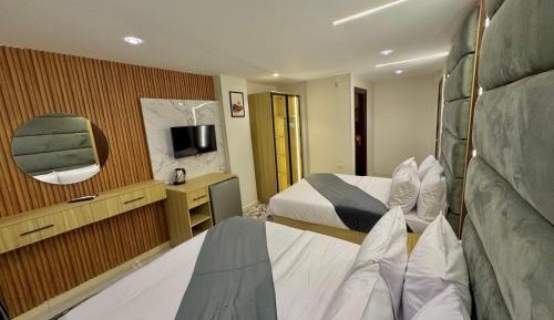 Deluxe Family Room
