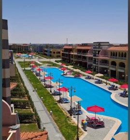 One-Bedroom Apartment with Pool View