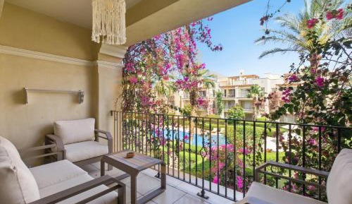 One-Bedroom Apartment with Pool View