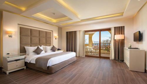 Deluxe Junior Suite Beach Front