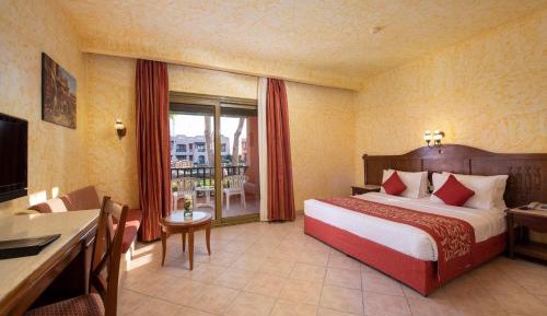 Standard Room with Garden View