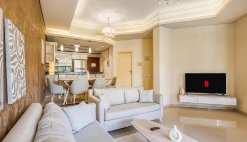 2 Bedroom Apartment In Front Of Pool