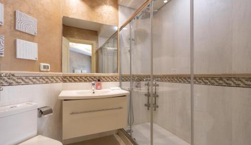 2 Bedroom Apartment In Front Of Pool