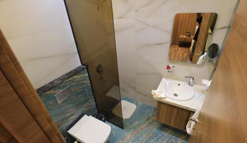 Deluxe Room (2 Adults + 1 Child)