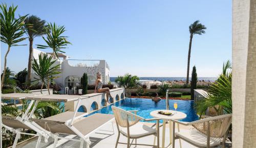 Posh Pool Suite - Posh Club