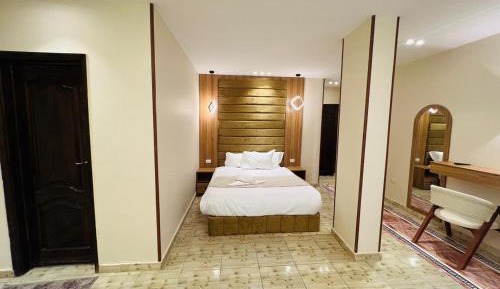 Premium King Room with Pyramids View
