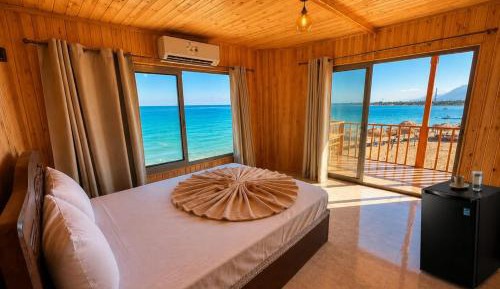 Double or Twin Room with Sea View