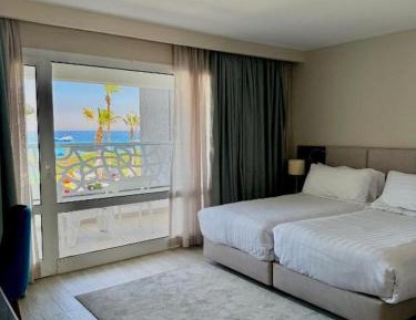 Triple Room with Pool View