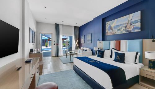 Suite Pool View