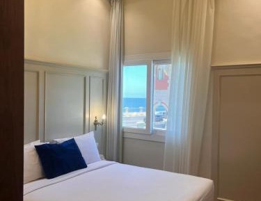 Deluxe Suite with Sea View