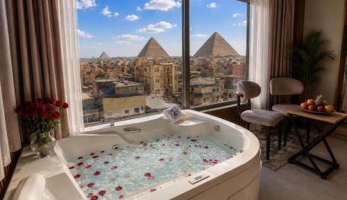 Junior Suite with Jacuzzi - Panoramic Pyramids View