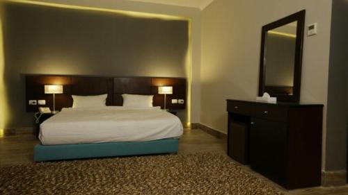 Standard Single Room with Mountain View