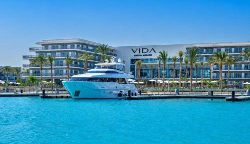 Three-Bedroom Apartment with Marina View