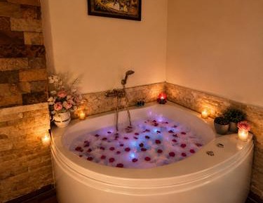 Deluxe Suite with Spa Bath