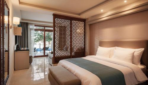 Junior Suite Swim-Up Garden View