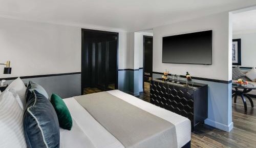 Executive King Suite - River Side