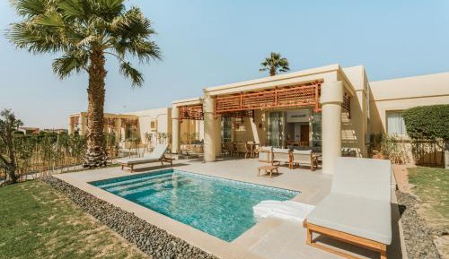 Classic One-Bedroom King Suite with Private Pool