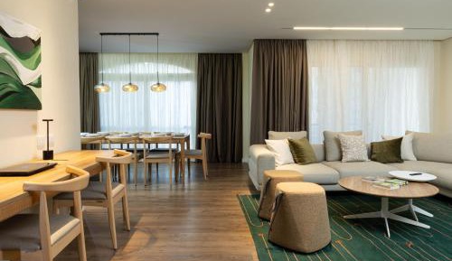 Four-Bedroom Apartment with Pool View